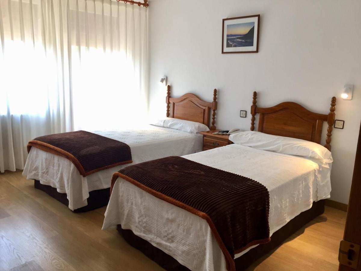 Hotel Trespalacios Panes Ngoại thất bức ảnh