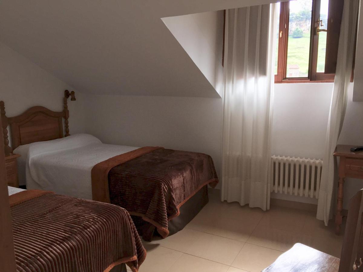Hotel Trespalacios Panes Ngoại thất bức ảnh