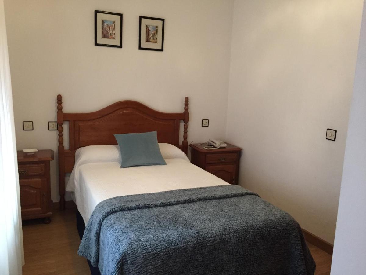 Hotel Trespalacios Panes Ngoại thất bức ảnh