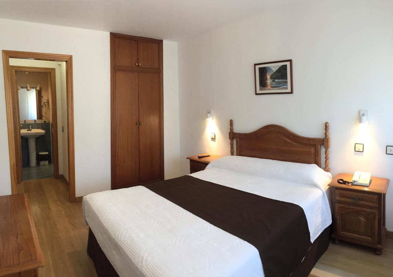 Hotel Trespalacios Panes Ngoại thất bức ảnh