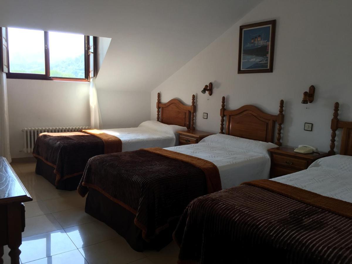 Hotel Trespalacios Panes Ngoại thất bức ảnh